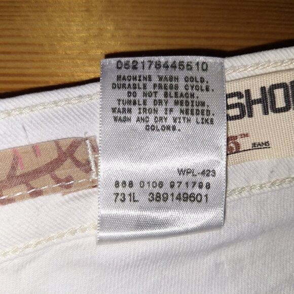 Levi's White Jean Shorts - Picture 5 of 5